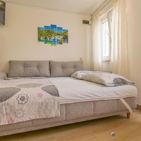 Studio Apartman Monika Hotell Baška Voda Exteriör bild