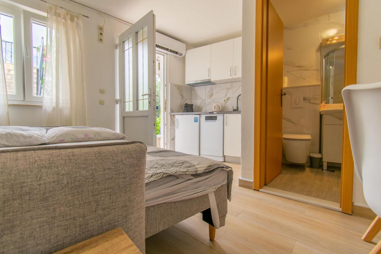 Studio Apartman Monika Hotell Baška Voda Exteriör bild
