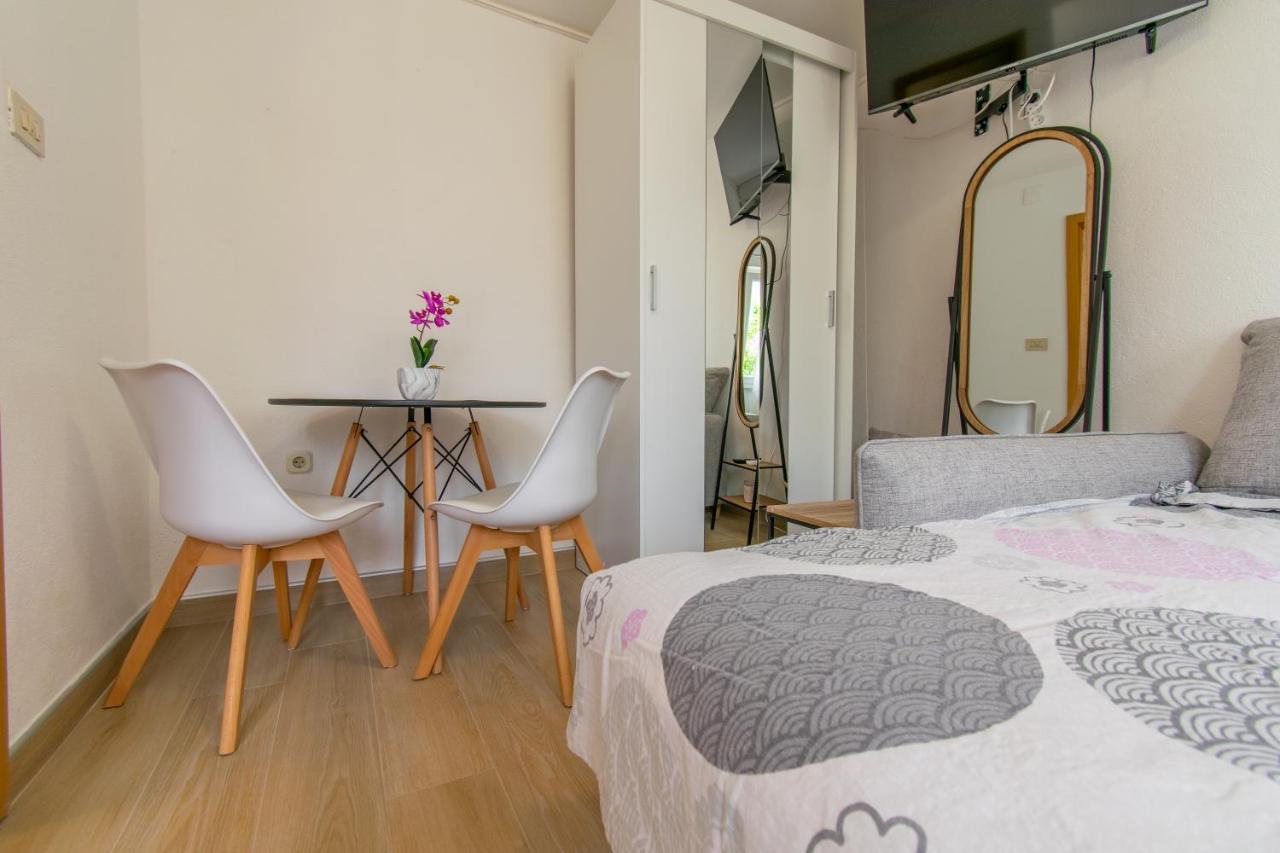 Studio Apartman Monika Hotell Baška Voda Exteriör bild