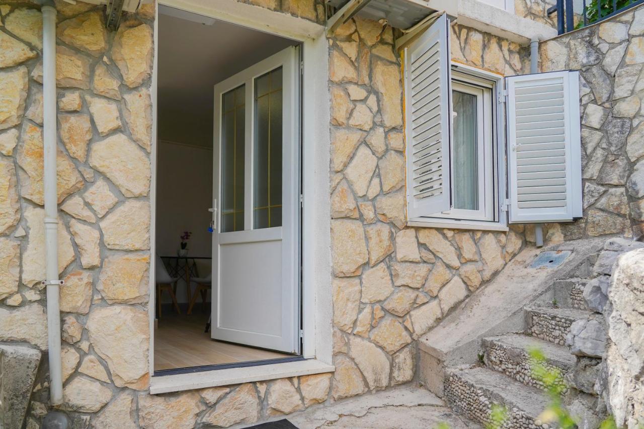 Studio Apartman Monika Hotell Baška Voda Exteriör bild