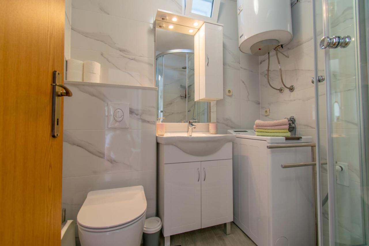 Studio Apartman Monika Hotell Baška Voda Exteriör bild