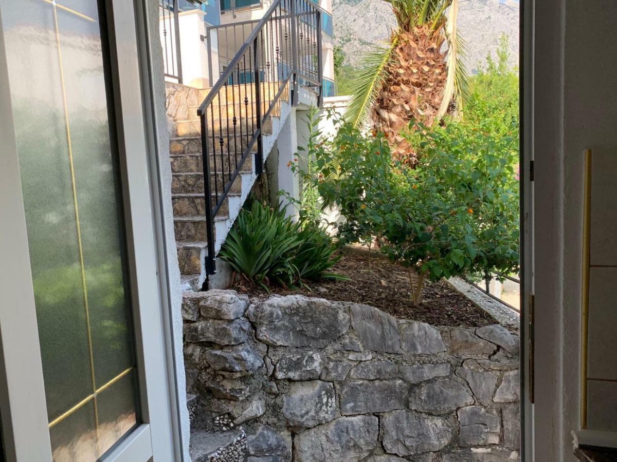 Studio Apartman Monika Hotell Baška Voda Exteriör bild